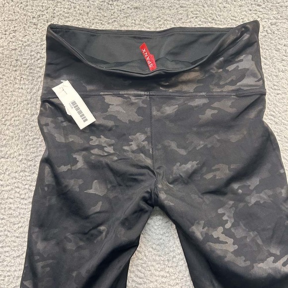 Spanx Leggings Womens Pedal Pusher Size Large Black Camo - Picture 7 of 9